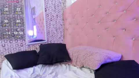 Lyan online show from October 19, 2025, 8:04 am