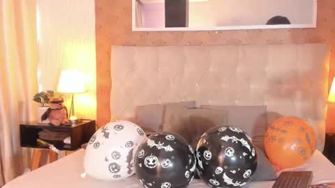 Lyan online show from October 31, 2025, 8:10 pm