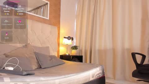 Lyan online show from November 22, 2025, 7:24 pm