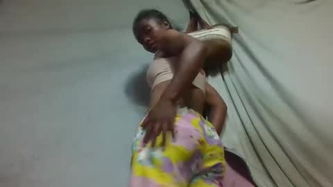 lydie856696 online show from April 19, 2026, 6:21 pm