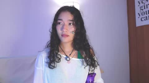 Lyhana Lee online show from November 26, 2025, 6:42 pm