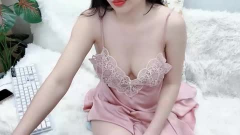 lyly_sweet97 online show from April 19, 2026, 11:18 pm