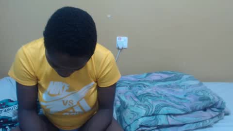 lyn_anna online show from February 18, 2025, 7:10 am