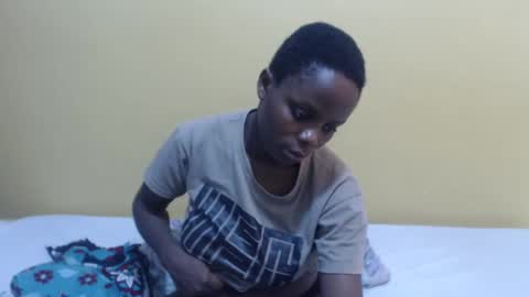 lyn_anna online show from February 24, 2025, 12:05 pm