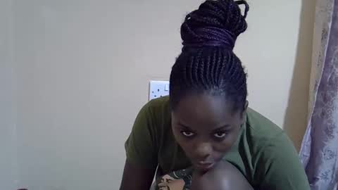 lyn_anna online show from September 23, 2025, 9:34 am