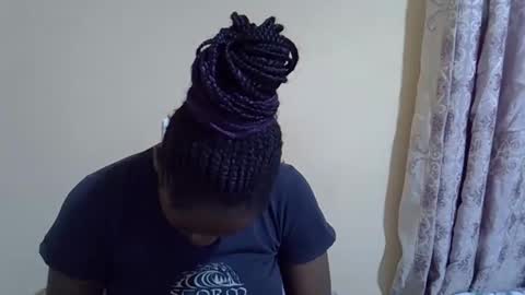 lyn_anna online show from September 28, 2025, 8:52 am