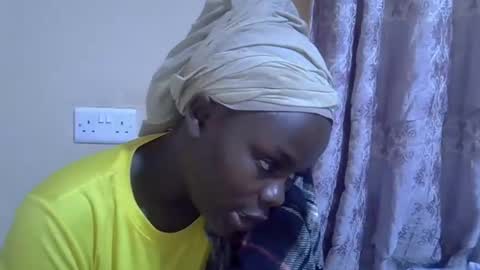 lyn_anna online show from February 3, 2026, 8:08 am