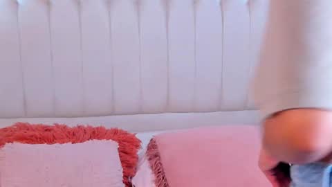 Lyn online show from December 22, 2025, 11:18 am