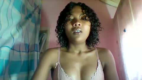 lyndah19 online show from December 19, 2025, 9:49 am