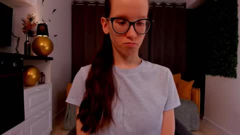 Sara online show from February 25, 2025, 1:52 am