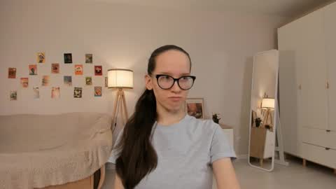 Sara online show from March 12, 2025, 4:13 pm