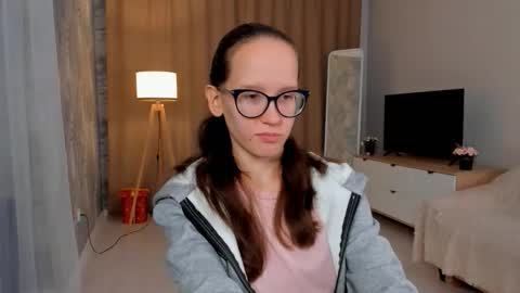 Sara online show from September 16, 2025, 4:08 pm