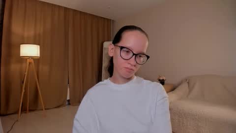 Sara online show from October 11, 2025, 5:11 pm