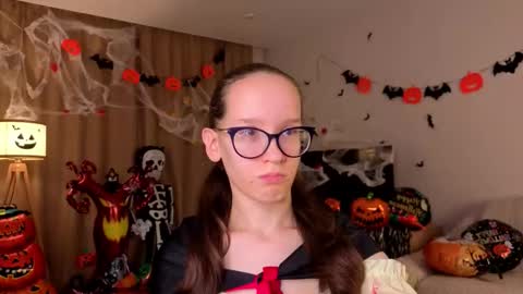 Sara online show from November 1, 2025, 4:09 pm