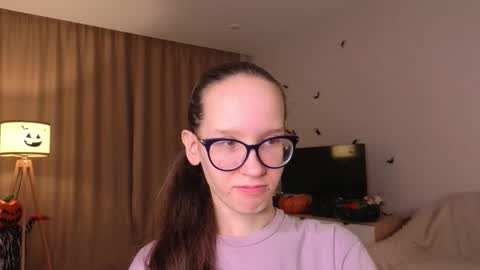 Sara online show from November 12, 2025, 4:18 pm