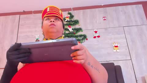 Snapshot of lynn_and_esteban chatting on December 28, 2024, 9:19 pm Lynn jonnes online show from December 28, 2024, 9:19 pm