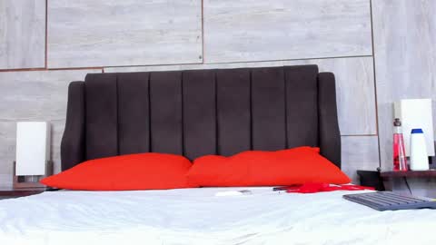 Snapshot of lynn_and_esteban chatting on January 12, 2025, 10:45 am Lynn jonnes online show from January 12, 2025, 10:45 am