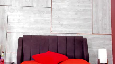 Snapshot of lynn_and_esteban chatting on February 21, 2025, 4:18 am Lynn jonnes online show from February 21, 2025, 4:18 am