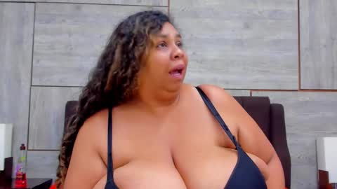 Snapshot of lynn_and_esteban chatting on March 2, 2025, 5:23 am Lynn jonnes online show from March 2, 2025, 5:23 am