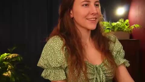 Snapshot of lynn_feline chatting on October 28, 2025, 7:23 am Lynn online show from October 28, 2025, 7:23 am