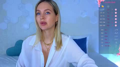 Lana online show from October 27, 2025, 3:43 am