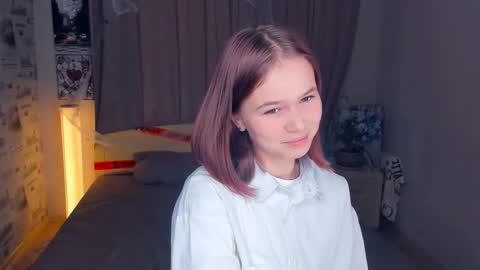 Cozy Lynns room online show from November 12, 2025, 9:42 am