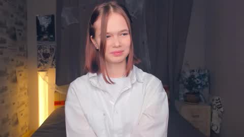 Cozy Lynns room online show from November 13, 2025, 8:35 am