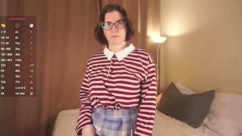 Lola online show from December 3, 2025, 3:43 pm