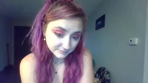 Lynn  online show from April 17, 2026, 11:52 pm