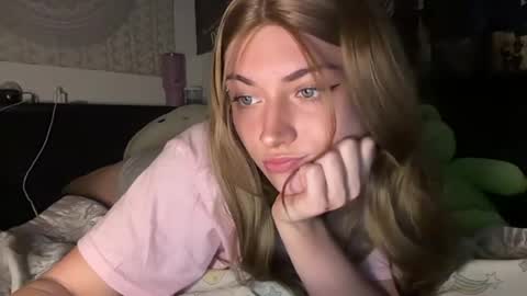 Snapshot of lynnxadams chatting on July 15, 2026, 2:28 am lynnxadams online show from July 15, 2026, 2:28 am