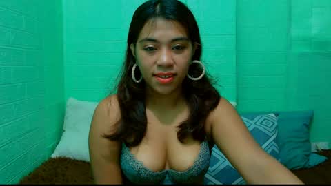 Snapshot of lynskaye2005 chatting on July 28, 2026, 6:53 pm Lyn online show from July 28, 2026, 6:53 pm