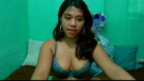 Snapshot of lynskaye2005 chatting on July 28, 2026, 8:52 pm Lyn online show from July 28, 2026, 8:52 pm