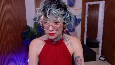 lyra_tay online show from July 19, 2026, 1:37 pm