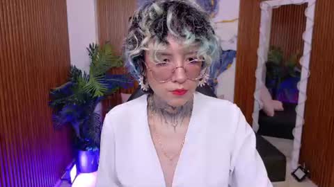 lyra_tay online show from July 21, 2026, 7:05 pm