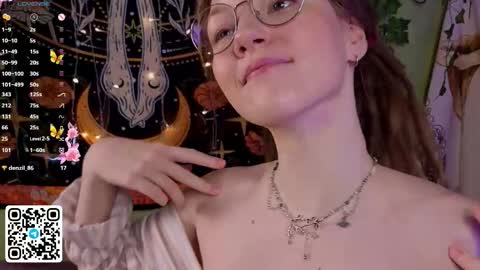 Lyra online show from November 25, 2025, 12:10 am