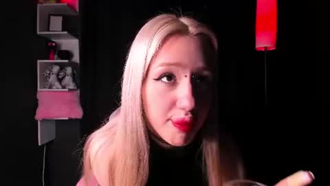 Snapshot of lyra_vie1 chatting on July 13, 2026, 5:16 pm Lyra 3 online show from July 13, 2026, 5:16 pm