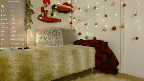 Snapshot of lyrajrose chatting on December 15, 2025, 9:52 pm Lyra Rose online show from December 15, 2025, 9:52 pm