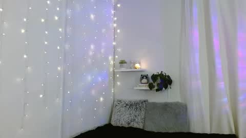 Snapshot of lyrajrose chatting on January 14, 2026, 9:42 pm Lyra Rose online show from January 14, 2026, 9:42 pm