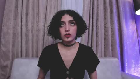 Snapshot of lyravendrell chatting on May 12, 2026, 8:17 pm Lyravendrell online show from May 12, 2026, 8:17 pm