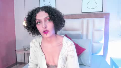Snapshot of lyravendrell chatting on May 21, 2026, 1:45 am Lyravendrell online show from May 21, 2026, 1:45 am