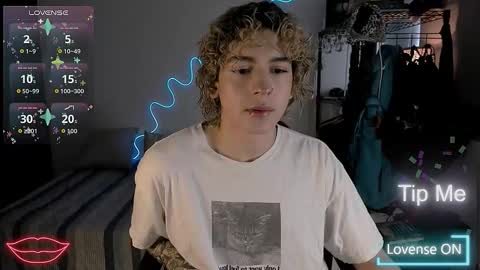 Snapshot of lyric_mirage chatting on November 4, 2025, 12:59 pm Lyric online show from November 4, 2025, 12:59 pm