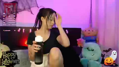 lyshana online show from October 20, 2025, 6:41 pm