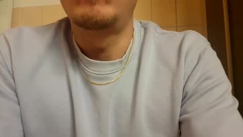 Snapshot of m1guele chatting on December 25, 2024, 11:42 pm Fucklover online show from December 25, 2024, 11:42 pm
