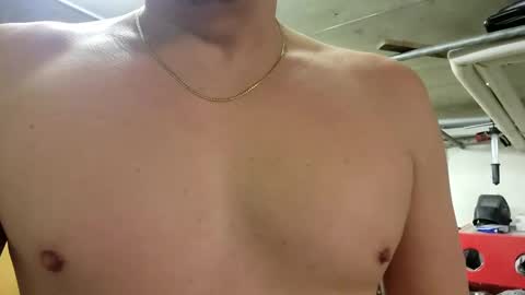 Snapshot of m1guele chatting on January 7, 2025, 12:34 am Fucklover online show from January 7, 2025, 12:34 am