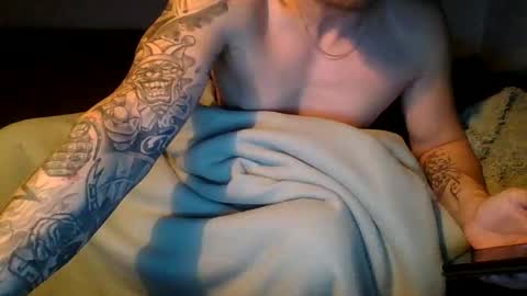 Snapshot of m1guele chatting on January 9, 2025, 1:29 am Fucklover online show from January 9, 2025, 1:29 am