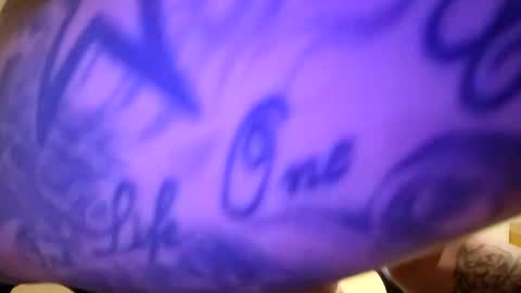 Snapshot of m1guele chatting on February 23, 2025, 4:28 am Fucklover online show from February 23, 2025, 4:28 am