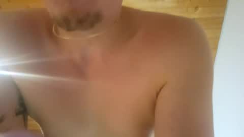 Snapshot of m1guele chatting on February 25, 2025, 1:30 am Fucklover online show from February 25, 2025, 1:30 am