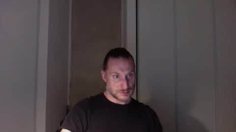 Snapshot of m4rduk81 chatting on November 3, 2025, 8:10 pm m4rduk online show from November 3, 2025, 8:10 pm