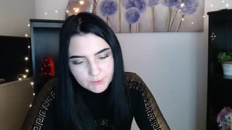 Snapshot of m_i_k_i_ chatting on February 5, 2026, 5:28 pm m_i_k_i_ online show from February 5, 2026, 5:28 pm