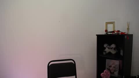 Snapshot of m_i_k_i_ chatting on February 13, 2026, 1:51 pm m_i_k_i_ online show from February 13, 2026, 1:51 pm